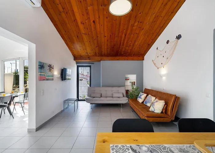 Yuka - Pool And Oura